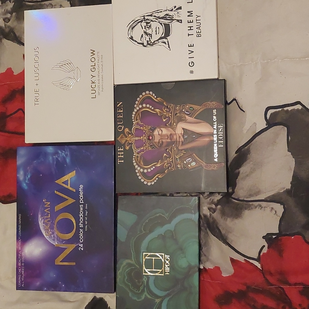 Makeup palettes